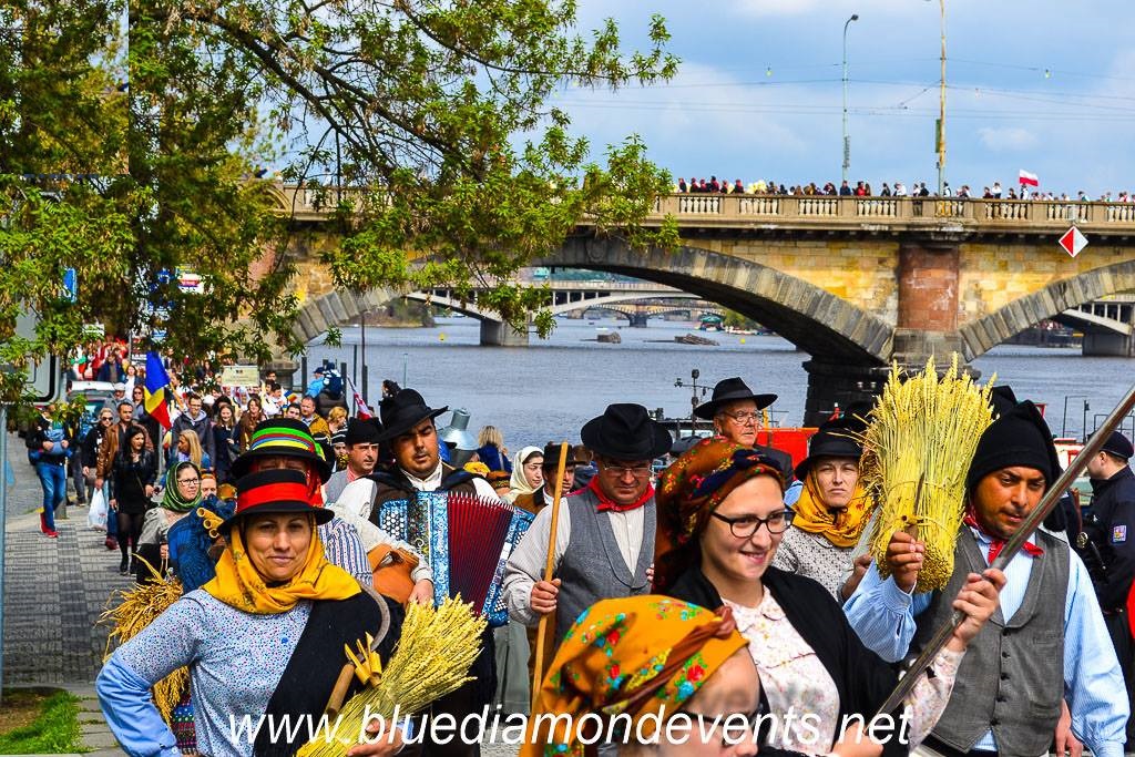 NOV - - - International folklore festival Golden October 2021 Prague